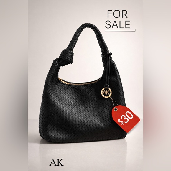 Elegant Black Woven Handbag - Picture 3 of 3